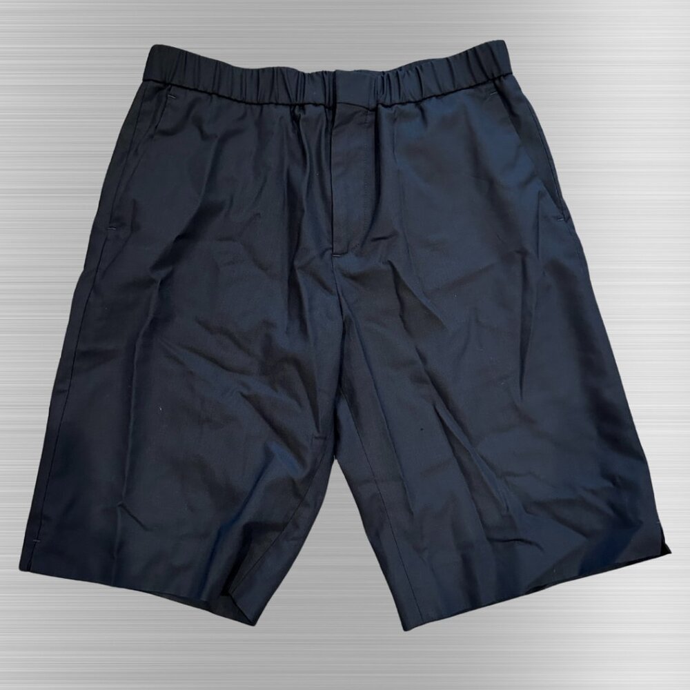 Mens COS shorts in great condition with small smugges size 30